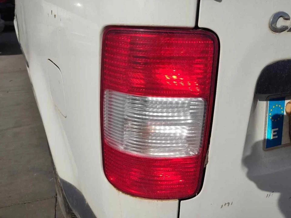 Foto de PILOTO TRASERO IZQUIERDO VOLKSWAGEN CADDY (2K)(02.2004) 1.9 TDI (105 CV / 77 KW) referencia 2K0945111A