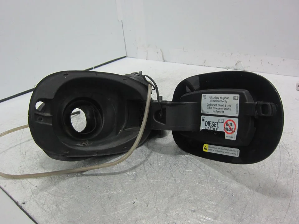 Foto de TAPA EXTERIOR COMBUSTIBLE PORSCHE CAYENNE (TIPO 92A) referencia 7P5809857