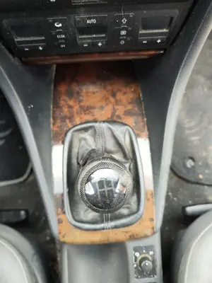 Foto de PALANCA CAMBIO VOLKSWAGEN PASSAT BERLINA (3B2) 1.9 TDI (110 CV / 81 KW) referencia 893711117D foto 2