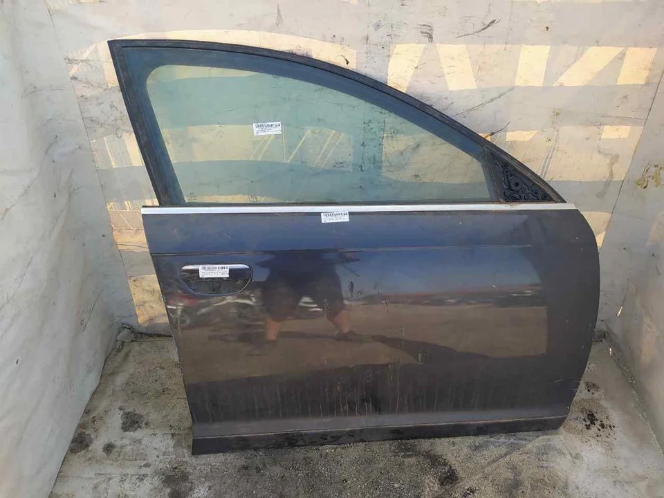 Foto de PUERTA DELANTERA DERECHA AUDI A6 BERLINA (4F2) 3.0 V6 24V TDI (224 CV / 165 KW)