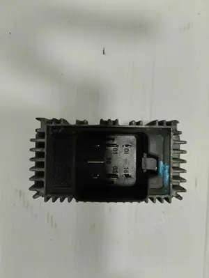 Foto de CAJA PRECALENTAMIENTO OPEL ASTRA H GTC 1.7 16V CDTI (101 CV / 74 KW) referencia 55354141 foto 4
