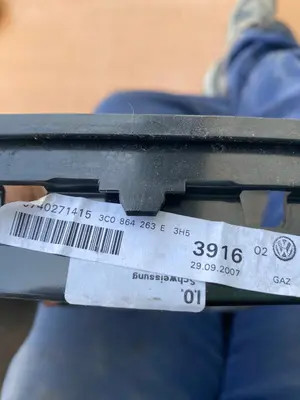 Foto de CONSOLA CENTRAL VOLKSWAGEN PASSAT BERLINA (3C2) 2.0 TDI (140 CV / 103 KW) referencia 3C0864263E foto 2