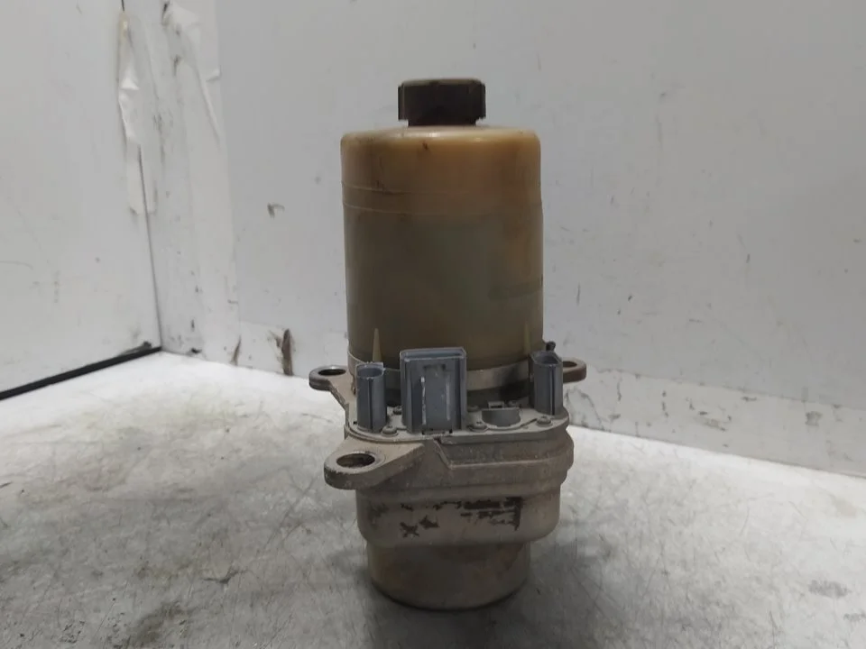 Foto de BOMBA DIRECCION FORD FOCUS BERLINA (CAP) 1.6 TDCi CAT (109 CV / 80 KW) referencia 1040085011094