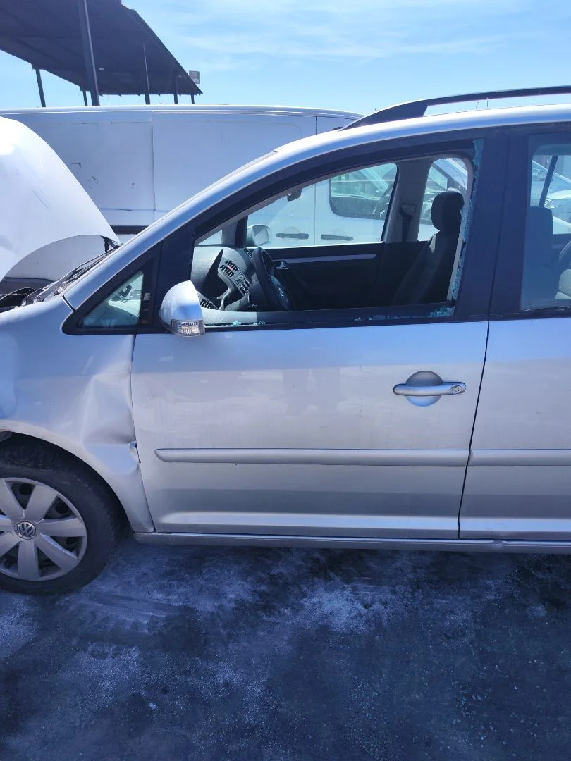 Foto de PUERTA DELANTERA IZQUIERDA VOLKSWAGEN TOURAN (1T1) 1.9 TDI (105 CV / 77 KW)