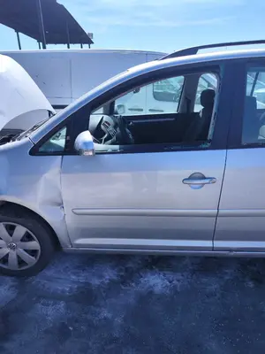Foto de PUERTA DELANTERA IZQUIERDA VOLKSWAGEN TOURAN (1T1) 1.9 TDI (105 CV / 77 KW)