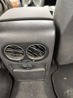 Foto de CONSOLA CENTRAL VOLKSWAGEN GOLF PLUS V (5M1) 1.9 TDI (105 CV / 77 KW) foto 2