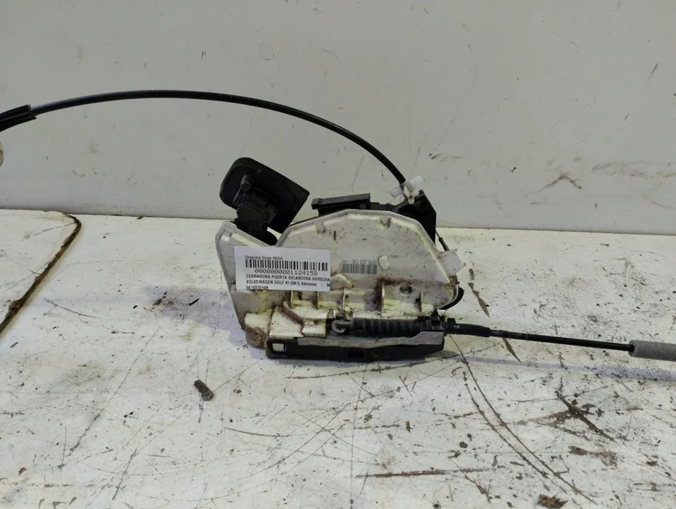 Foto de CERRADURA PUERTA DELANTERA DERECHA VOLKSWAGEN GOLF VI (5K1)(10.2008) 1.2 TSI (105 CV / 77 KW) referencia 5K1837016B
