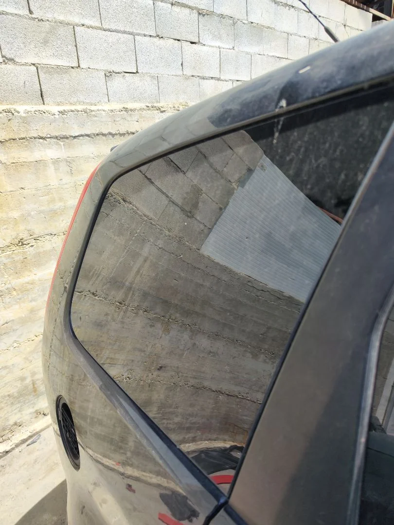 Foto de LUNA CUSTODIA TRASERA DERECHA FORD C-MAX (CB3)(2007) 1.8 TDCi Turbodiesel CAT (116 CV / 85 KW)