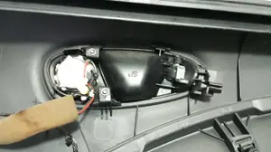 Foto de MANETA INTERIOR DELANTERA IZQUIERDA SEAT LEON (1P1) 2.0 TDI (170 CV / 125 KW) referencia 5P0837113 foto 2