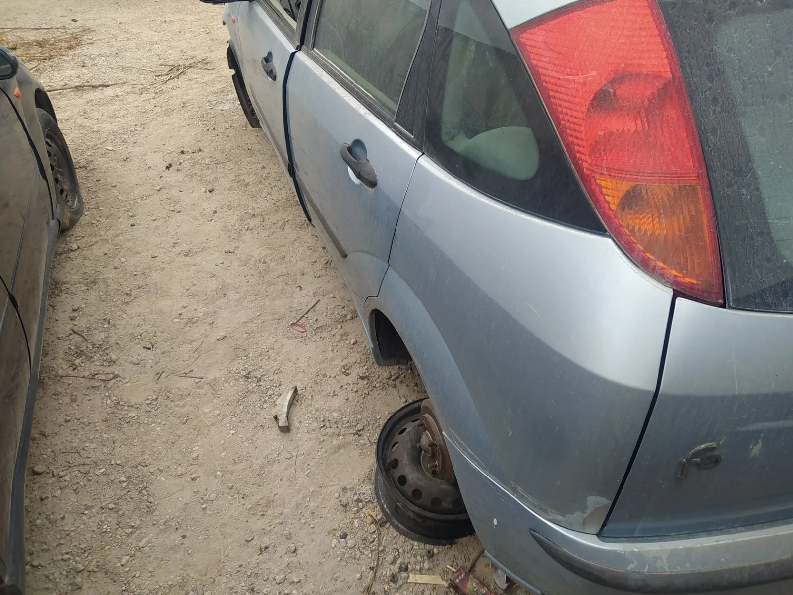 Foto de LUNA CUSTODIA TRASERA IZQUIERDA FORD FOCUS BERLINA (CAK) 1.8 TDDI Turbodiesel CAT (90 CV / 66 KW)