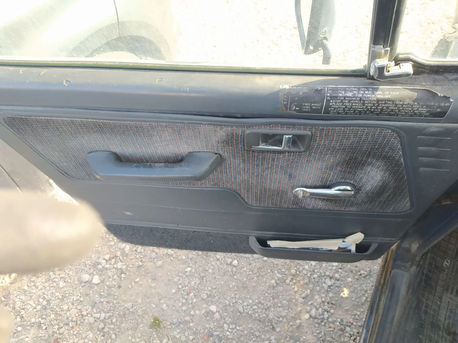 Foto de CERRADURA PUERTA DELANTERA IZQUIERDA MITSUBISHI MONTERO (V20/V40) 2.5 Turbodiesel (99 CV / 73 KW)