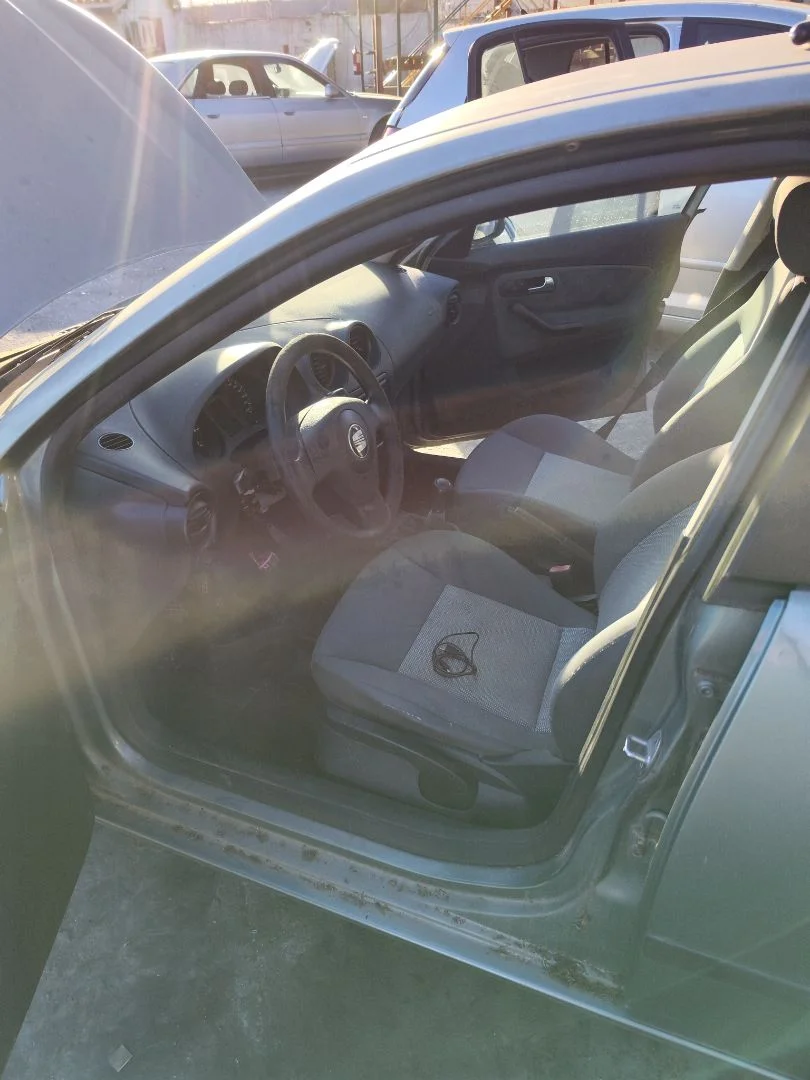 Foto de GOMAS CONTORNO PUERTA SEAT CORDOBA BERLINA (6L2) 1.4 16V (75 CV / 55 KW)