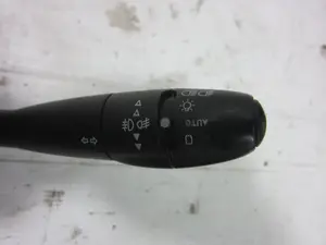 Foto de MANDO MULTIFUNCION CITROEN C5 BERLINA 2.0 HDi FAP (140 CV / 103 KW) referencia 96720602XT foto 12
