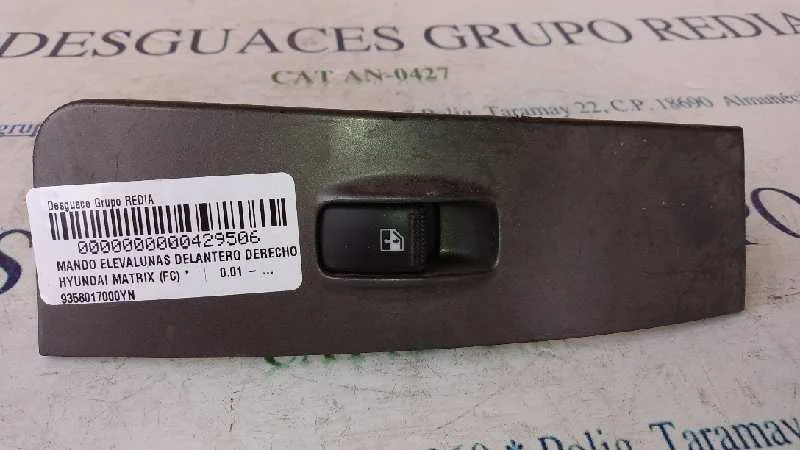 Foto de MANDO ELEVALUNAS DELANTERO DERECHO HYUNDAI MATRIX (FC) referencia 9358017000YN