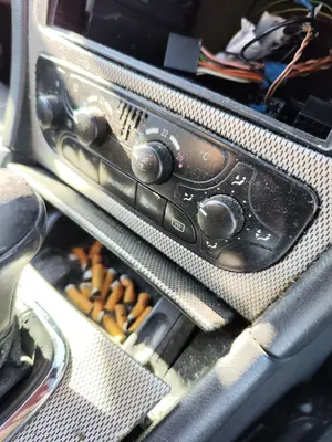 Foto de CENICERO MERCEDES-BENZ CLASE C (BM 203) BERLINA 2.7 CDI 20V CAT (170 CV / 125 KW) referencia A2038100130