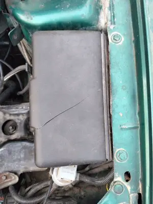 Foto de CAJA RELES / FUSIBLES PEUGEOT 106 (S2) 1.1  (60 CV / 44 KW)