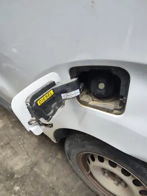 Foto de TAPA EXTERIOR COMBUSTIBLE FIAT SCUDO (506) FURGON 1.5 (100 CV / 75 KW) referencia 9808725080
