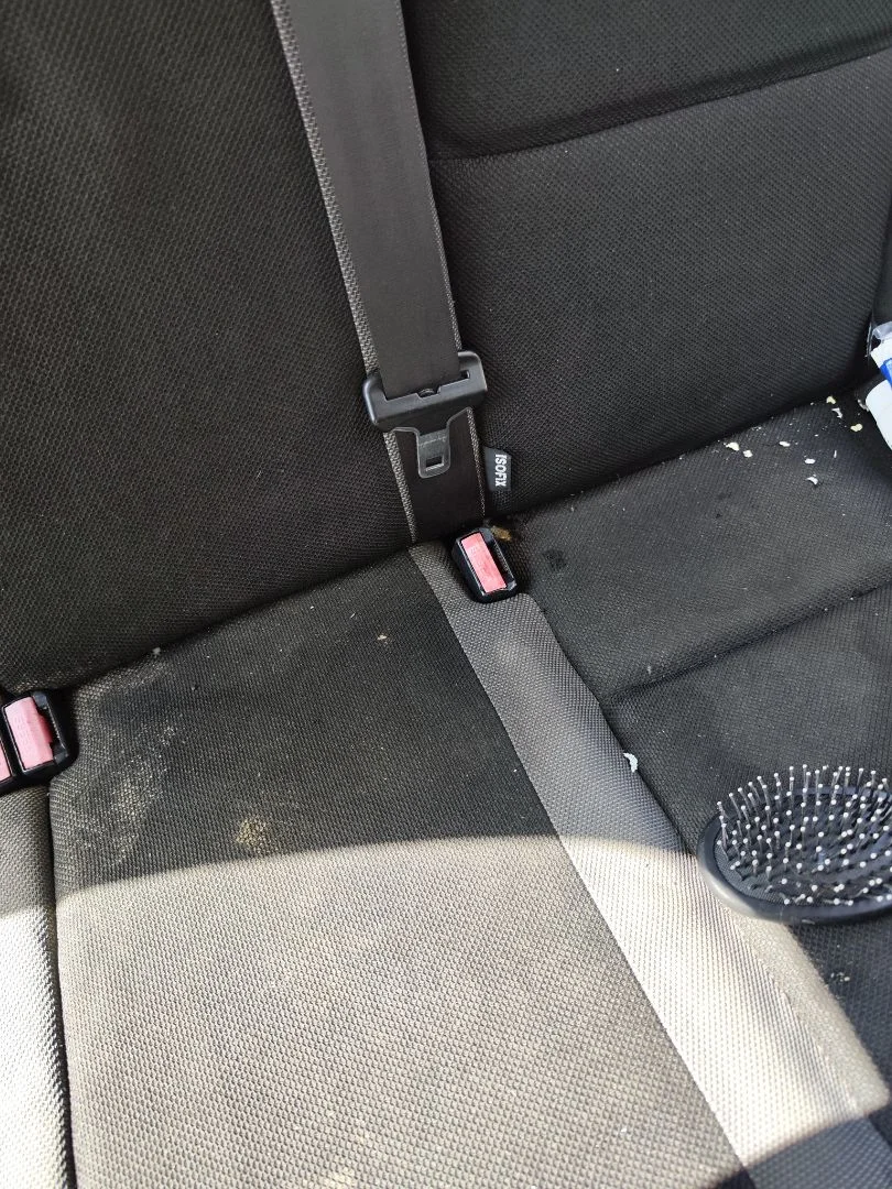 Foto de ENGANCHE CINTURON TRASERO IZQUIERDO PEUGEOT 207 1.6 16V HDi (90 CV / 66 KW)