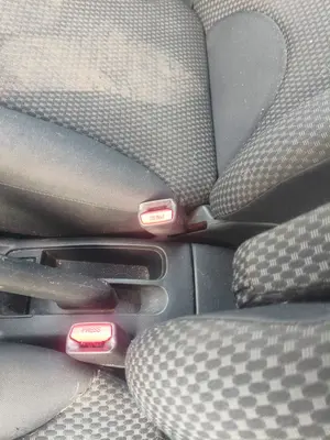 Foto de ENGANCHE CINTURON DELANTERO DERECHO NISSAN NOTE (E11E) 1.4 CAT (88 CV / 65 KW)