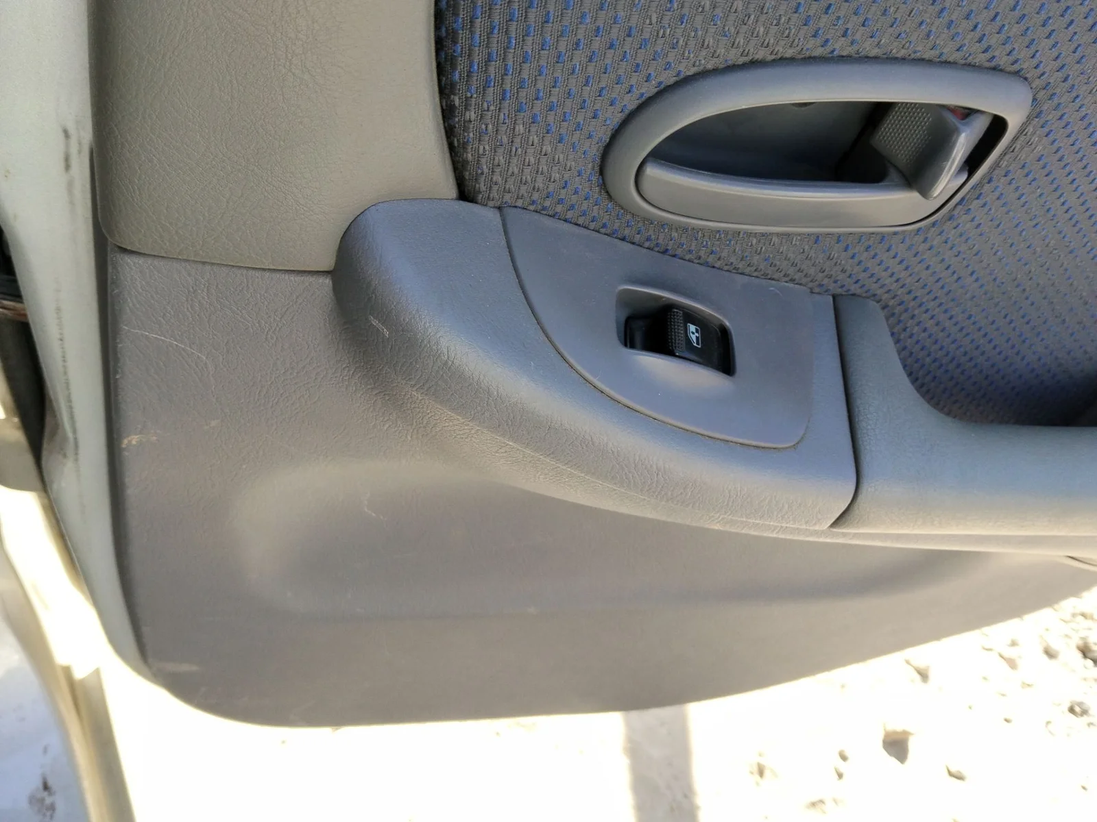 Foto de MANDO ELEVALUNAS TRASERO DERECHO HYUNDAI ELANTRA (XD) 2.0 CRDi CAT (113 CV / 83 KW)