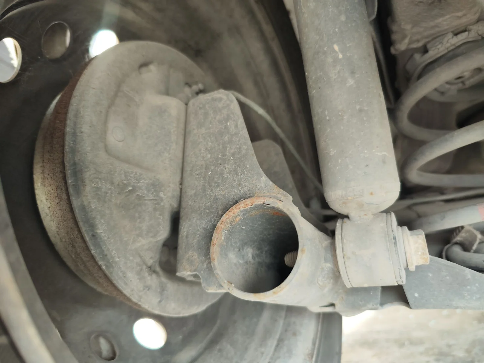 Foto de MANGUETA TRASERA IZQUIERDA RENAULT CLIO III 1.5 dCi Diesel CAT (86 CV / 63 KW)