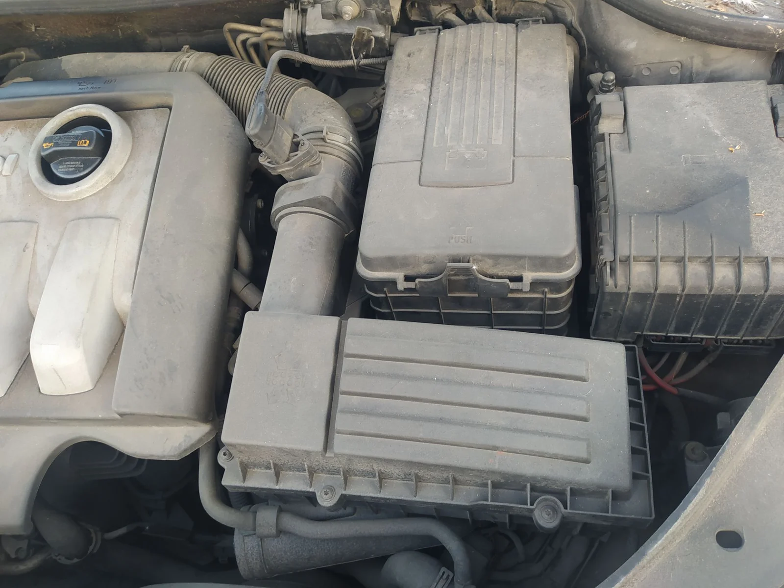 Foto de CAJA PRECALENTAMIENTO VOLKSWAGEN GOLF V (1K1)(10.2003) 1.9 TDI (105 CV / 77 KW)