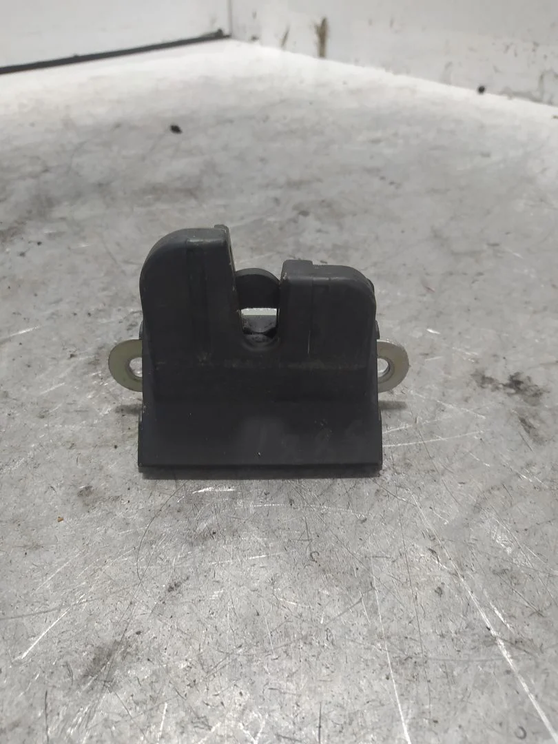 Foto de CERRADURA MALETERO / PORTON SEAT IBIZA BERLINA (6J5) 1.4 TDI (80 CV / 59 KW)