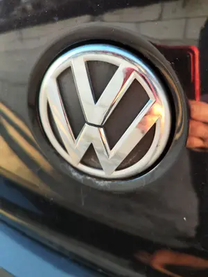 Foto de MANETA EXTERIOR MALETERO / PORTON VOLKSWAGEN POLO V (6R1) 1.2  (60 CV / 44 KW) referencia 6R6827469A
