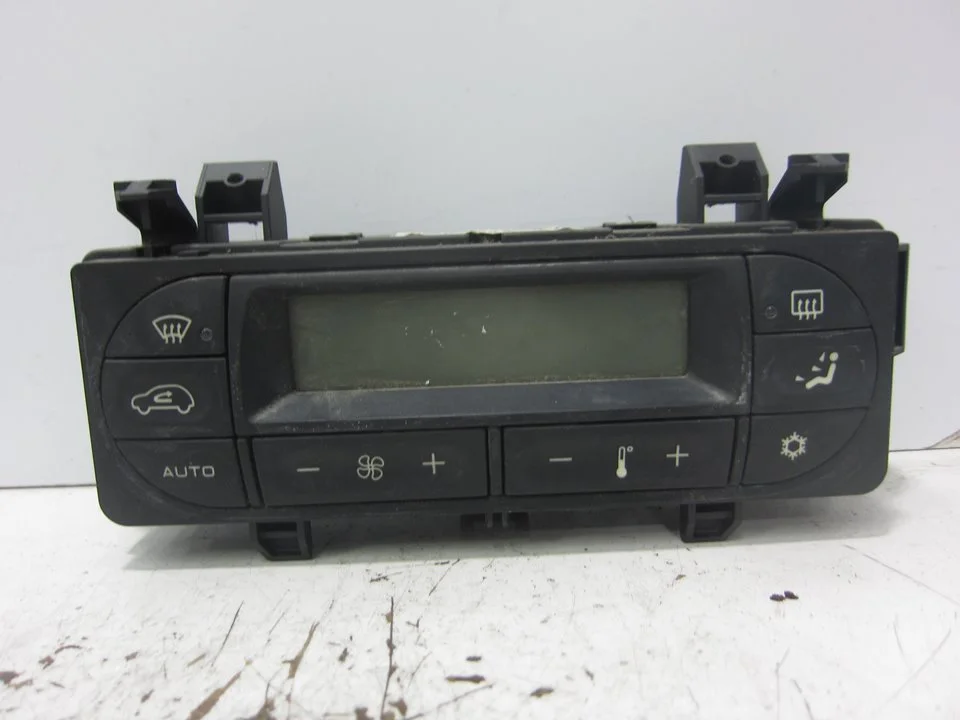 Foto de MANDO CLIMATIZADOR CITROEN C3 PLURIEL 1.6 16V CAT (NFU / TU5JP4) (109 CV / 80 KW) referencia 96377774