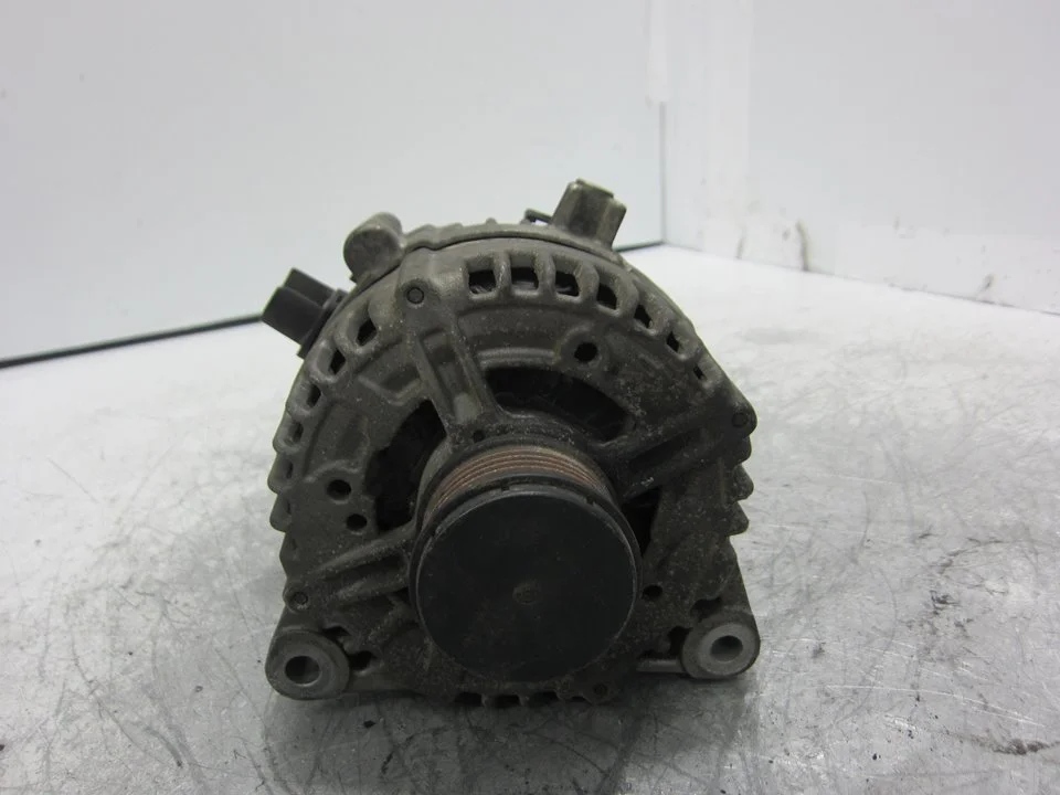 Foto de ALTERNADOR PEUGEOT 407 SW referencia 0121715001