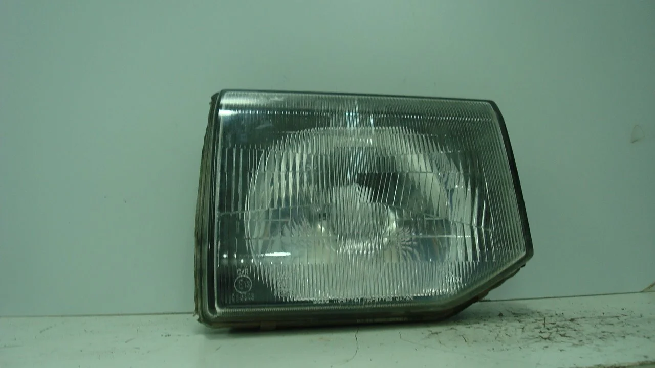 Foto de FARO IZQUIERDO MITSUBISHI MONTERO (V20/V40) 2.8 Turbodiesel (125 CV / 92 KW) referencia 11037746