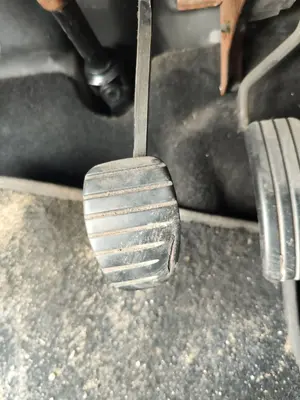 Foto de PEDAL FRENO RENAULT CLIO III 1.5 dCi Diesel FAP (75 CV / 55 KW)