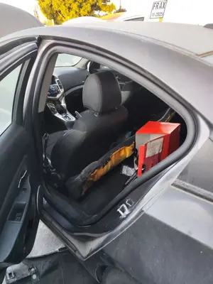Foto de GOMAS CONTORNO PUERTA CHEVROLET CRUZE 2.0 Diesel CAT (163 CV / 120 KW)