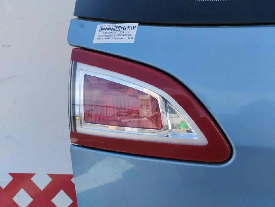 Foto de PILOTO TRASERO IZQUIERDO INTERIOR RENAULT SCENIC III (JZ) 1.5 dCi Diesel (106 CV / 78 KW)