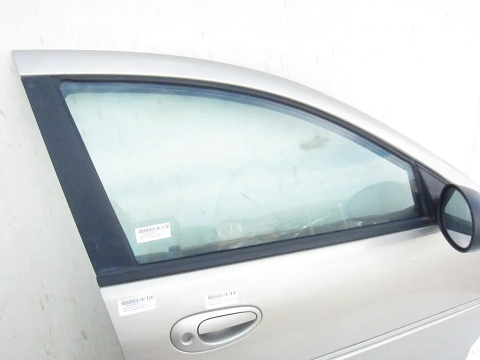 Foto de LUNA DELANTERA DERECHA CHRYSLER SEBRING JR 41 BERLINA 2.7 CAT (203 CV / 149 KW)