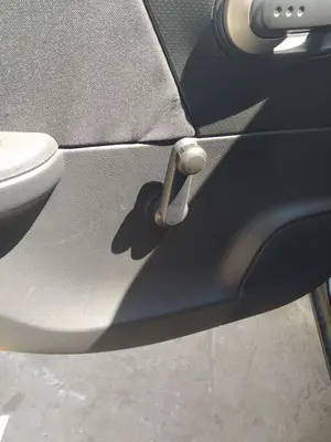 Foto de MANETA ELEVALUNAS TRASERA IZQUIERDA NISSAN NOTE (E11E) 1.4 CAT (88 CV / 65 KW)