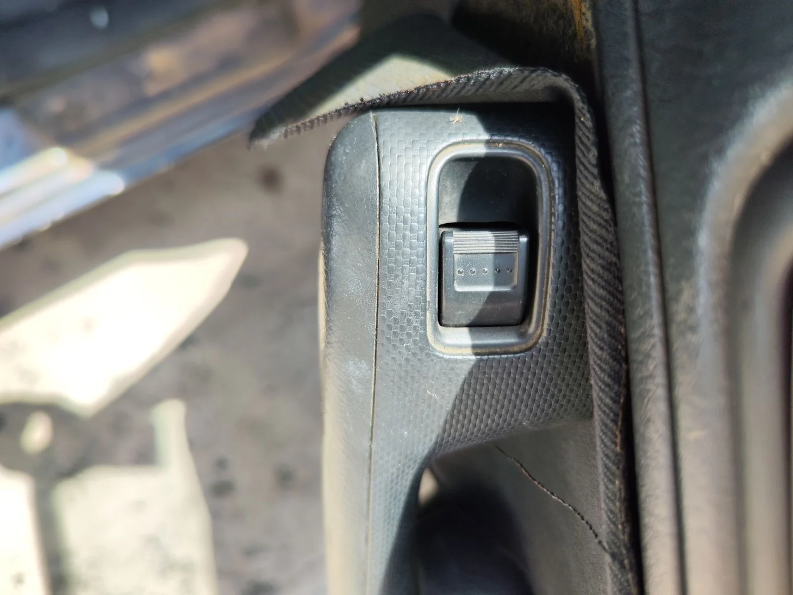 Foto de MANDO ELEVALUNAS TRASERO DERECHO HONDA CIVIC AERODECK (MB/MC) 1.6 CAT (D 16 B 2) (116 CV / 85 KW)
