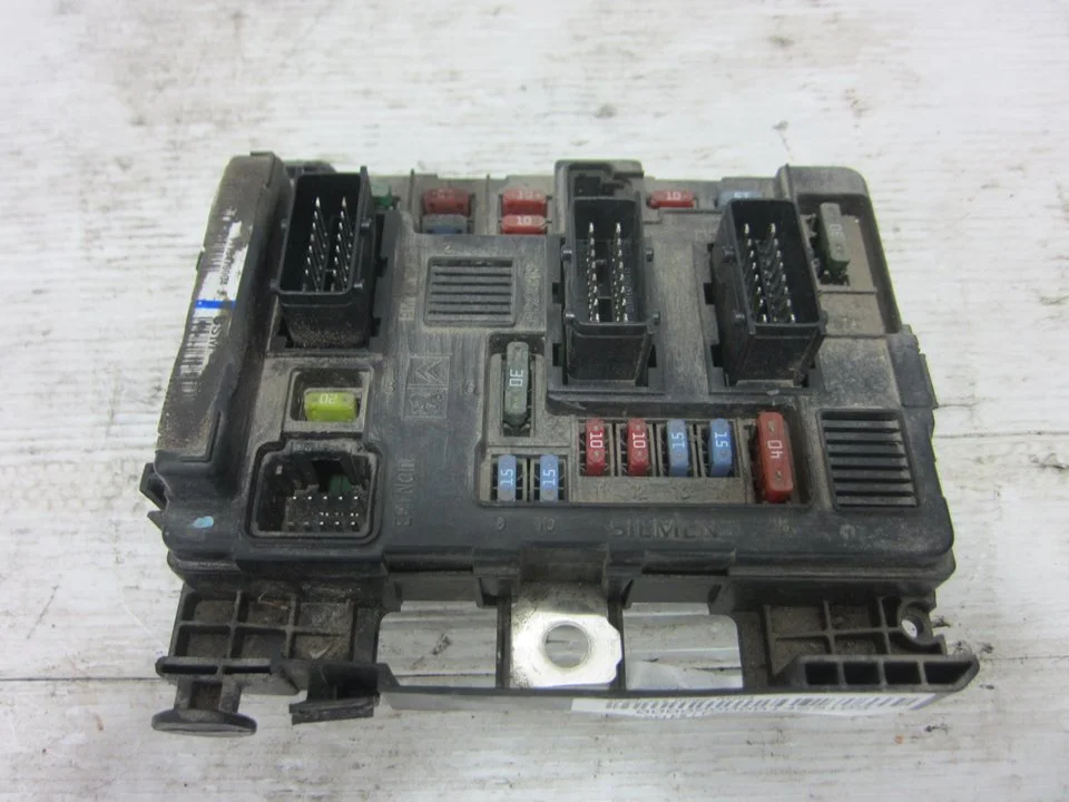 Foto de CAJA RELES / FUSIBLES CITROEN C3 1.4 HDi (68 CV / 50 KW) referencia T118470004J