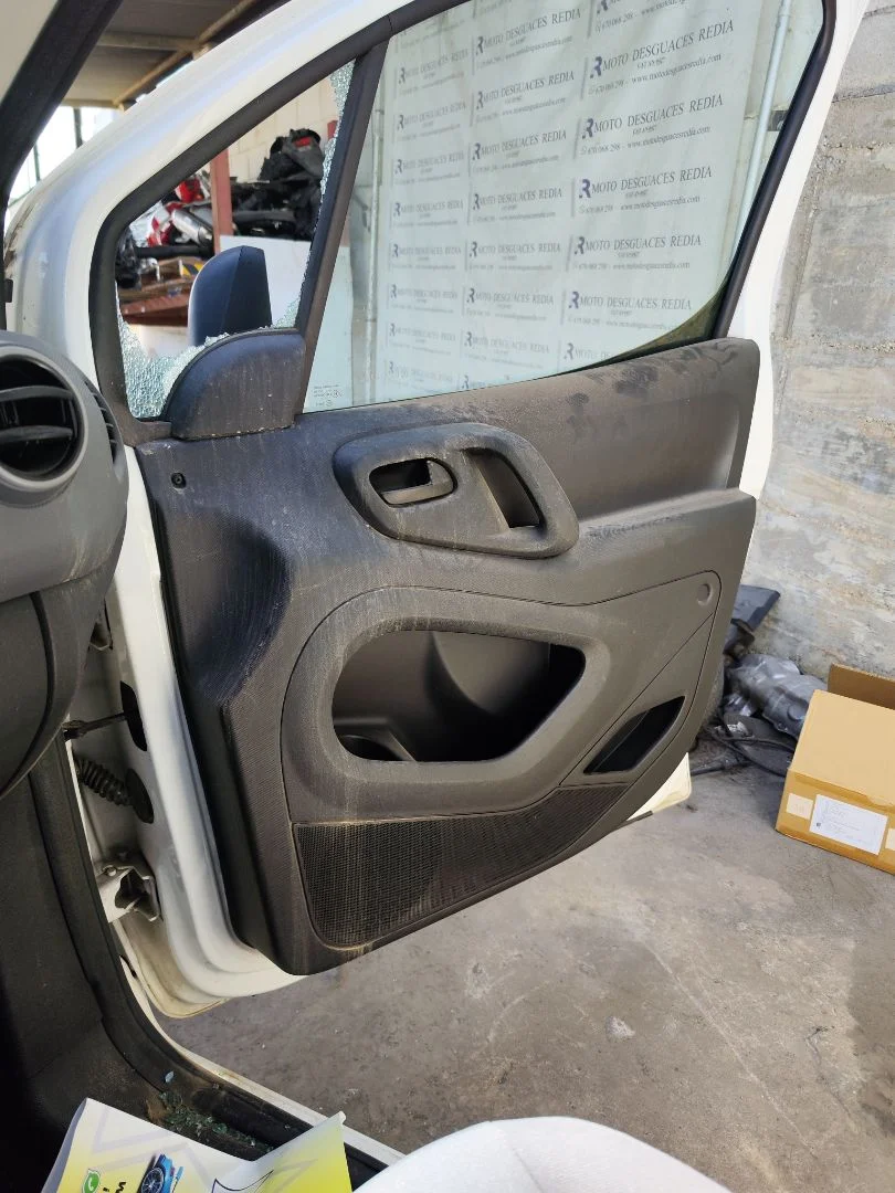 Foto de GUARNECIDO PUERTA DELANTERA DERECHA CITROEN BERLINGO FURGÓN 1.6 Blue-HDI FAP (99 CV / 73 KW)