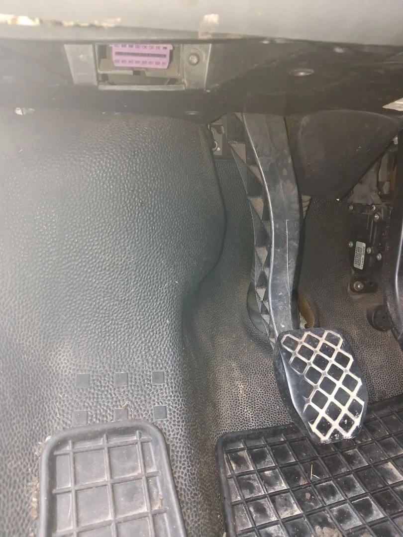 Foto de PEDAL EMBRAGUE VOLKSWAGEN T5 TRANSPORTER FURGÓN/COMBI (7H) 1.9 TDI CAT (AXB) (105 CV / 77 KW)