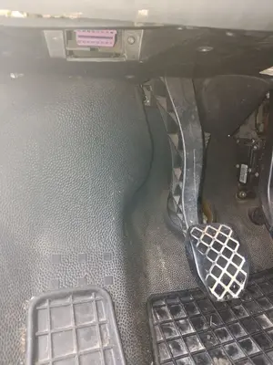 Foto de PEDAL EMBRAGUE VOLKSWAGEN T5 TRANSPORTER FURGÓN/COMBI (7H) 1.9 TDI CAT (AXB) (105 CV / 77 KW)