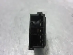 Foto de INTERRUPTOR PEUGEOT 106 (S1)(08.1991) 1.0 (45 CV / 33 KW) foto 2