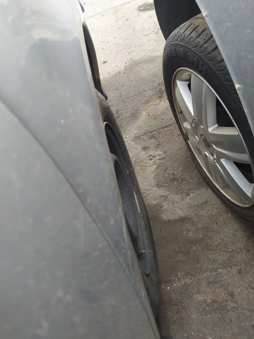 Foto de PASO RUEDA TRASERO IZQUIERDO CITROEN C5 BERLINA 2.0 HDi (109 CV / 80 KW) referencia 8529Z6