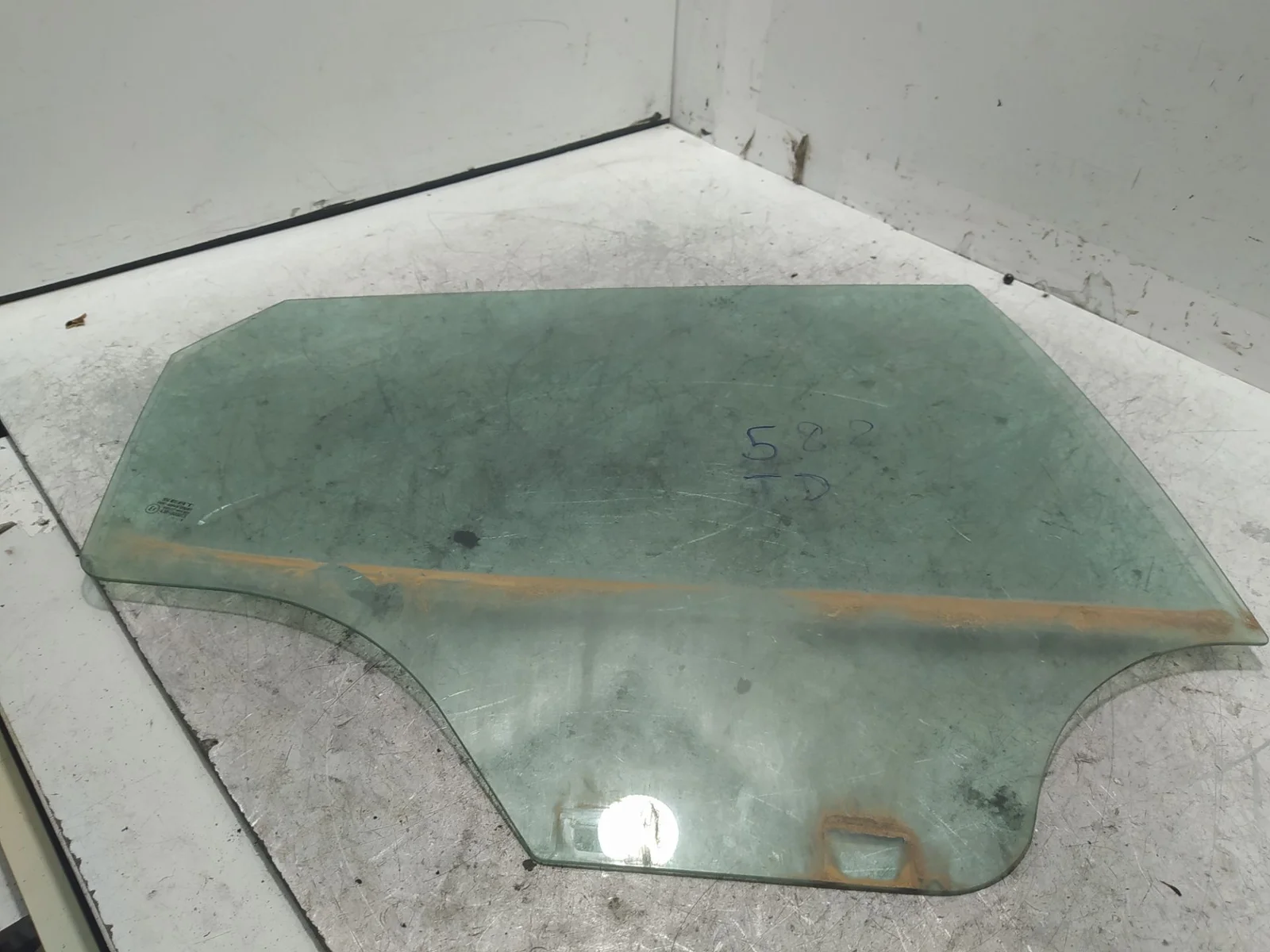 Foto de LUNA TRASERA DERECHA SEAT IBIZA BERLINA (6J5) 1.4 TDI (80 CV / 59 KW)