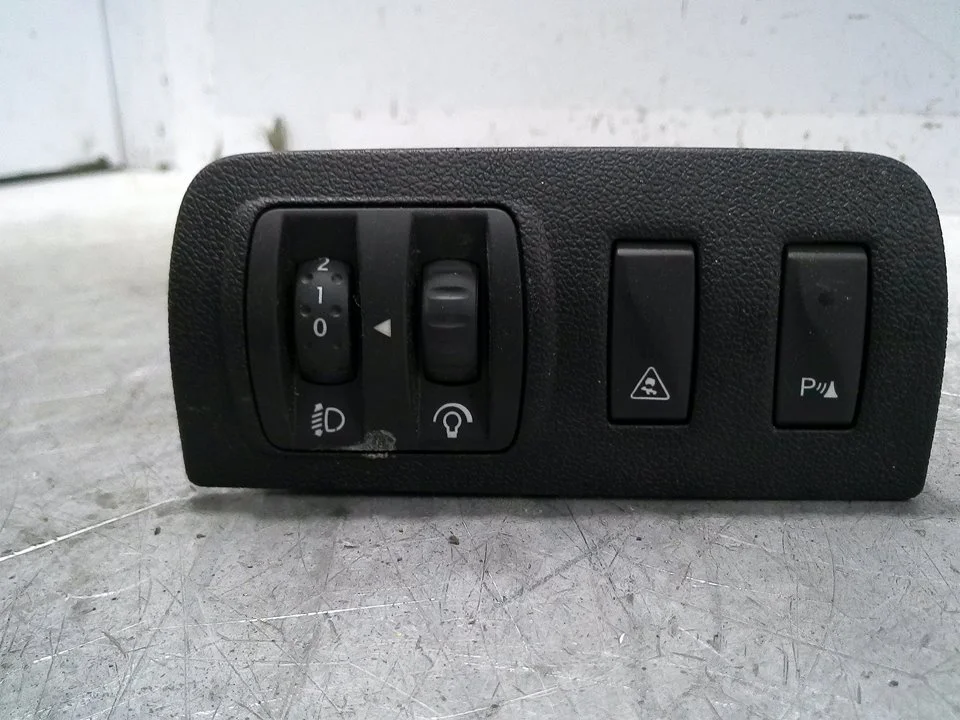 Foto de MANDO REGULACION FAROS RENAULT MEGANE III BERLINA 5P 1.5 dCi Diesel (106 CV / 78 KW) referencia 648450007R
