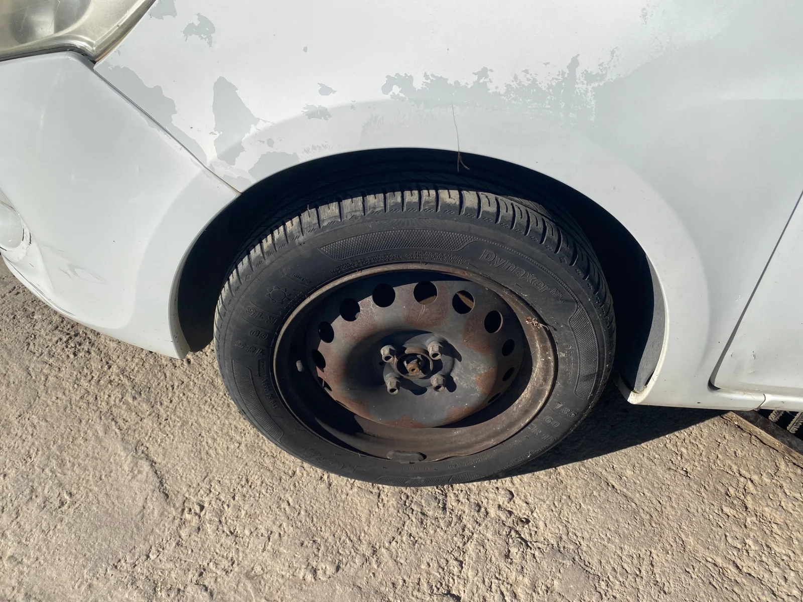 Foto de LLANTA RENAULT CLIO III 1.5 dCi Diesel (68 CV / 50 KW)
