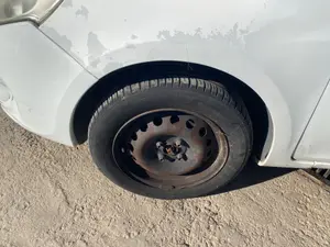 Foto de LLANTA RENAULT CLIO III 1.5 dCi Diesel (68 CV / 50 KW)