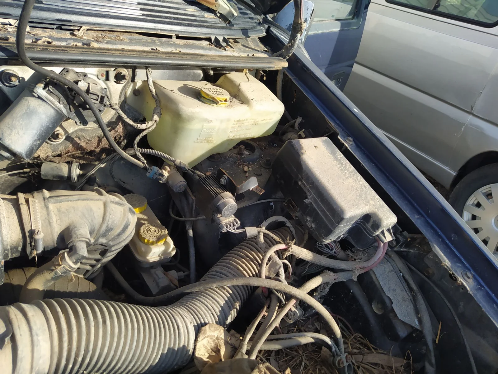 Foto de CAJA PRECALENTAMIENTO CHRYSLER VOYAGER GS 2.5 Turbodiesel (116 CV / 85 KW)