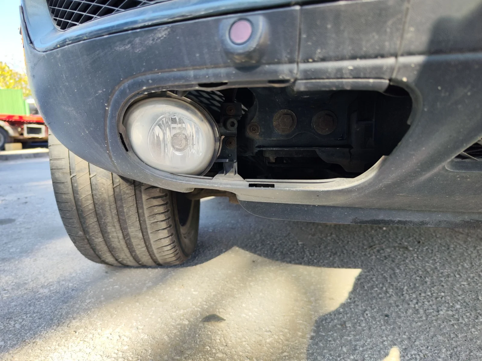 Foto de FARO ANTINIEBLA DERECHO VOLKSWAGEN TOUAREG (7L6) 4.2 V8 32V FSI (350 CV / 257 KW)