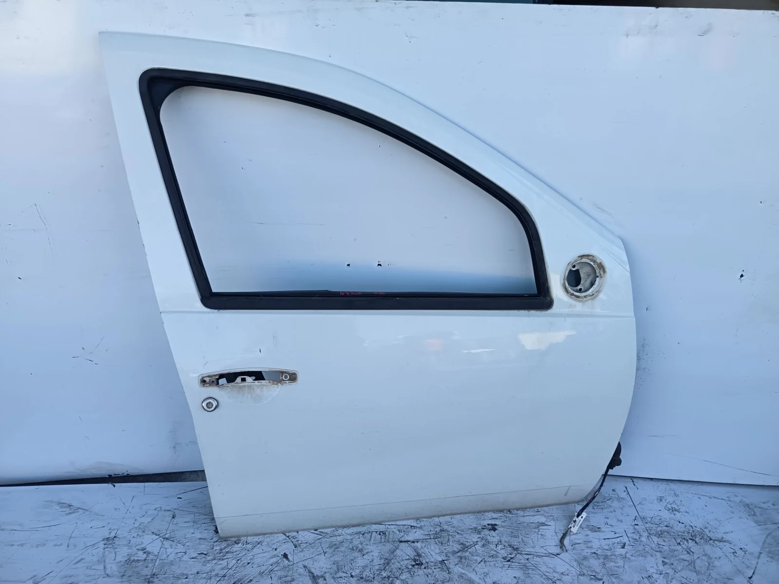 Foto de PUERTA DELANTERA DERECHA DACIA DUSTER I 1.5 dCi Diesel CAT (86 CV / 63 KW) referencia 801007358R